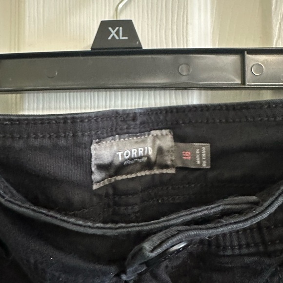 Torrid Black Capris Size 16 Black - Picture 3 of 5